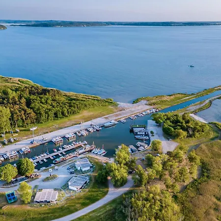 Waterfront 아파트